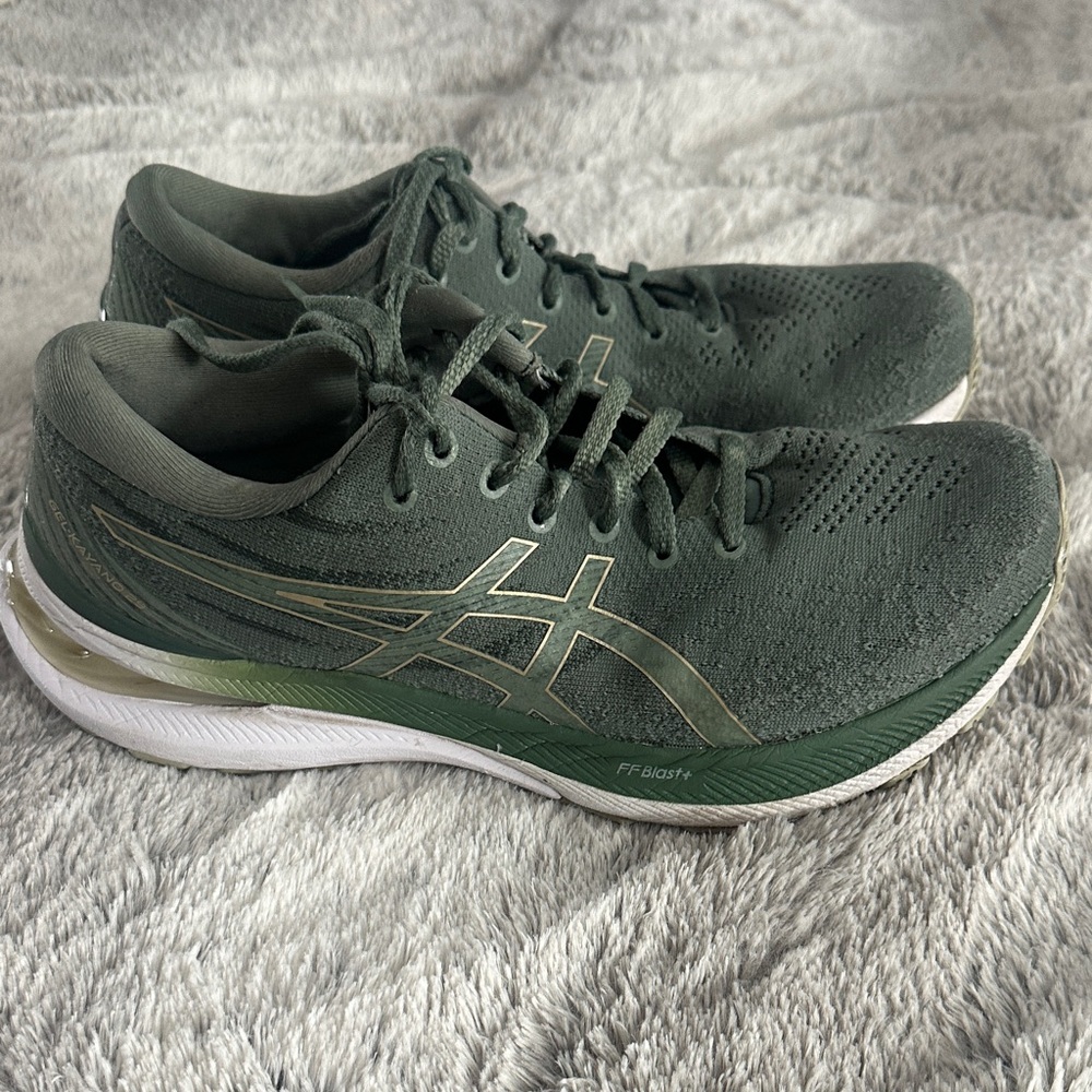 Asics Women’s Gel Kayano 29
Size 8.5